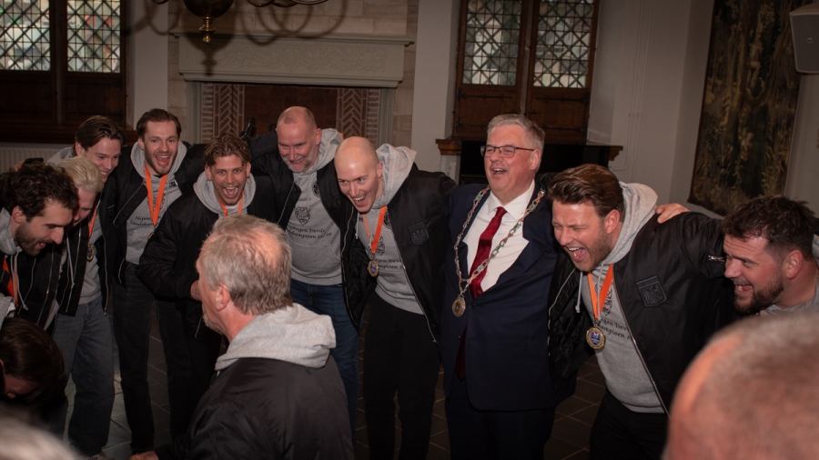 [Foto's] De Nijmegen Devils gehuldigd op het stadhuis!