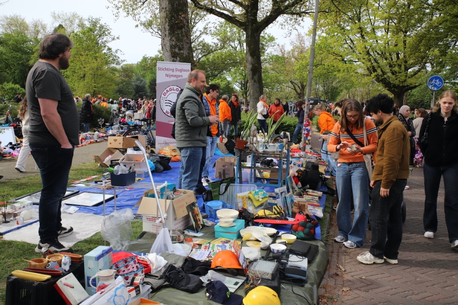 [Foto's] Koningsdag 2026: Zon en Drukte = Gezelligheid!