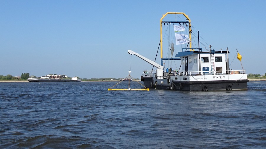 Plasticvissen op de Waal