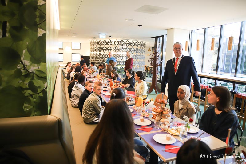 [Foto's] Burgemeestersontbijt met Nijmeegse schoolklas in het stadhuis