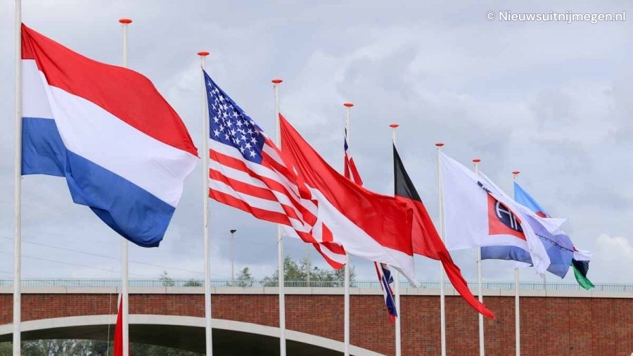 Herdenking Waaloversteek tijdens Operatie Market Garden